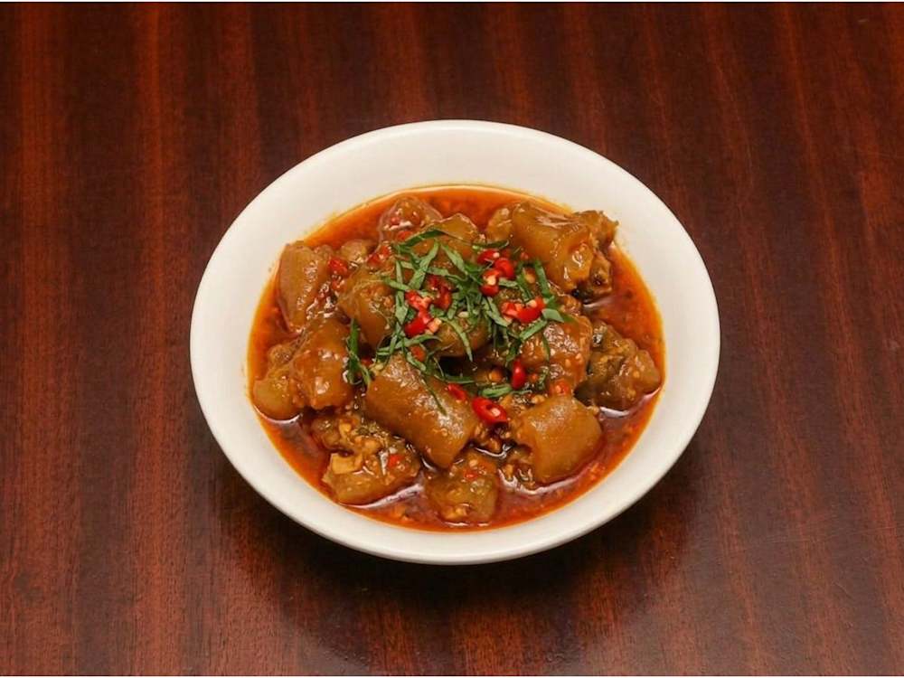 Peppered cow foot in rich stew